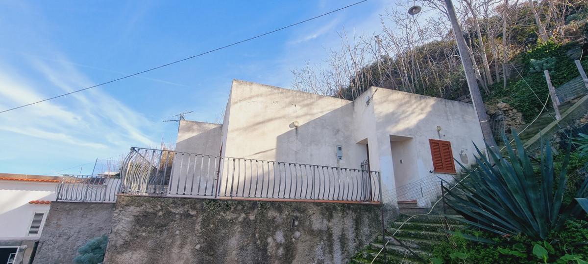 Foto 3 di 31 - Casa indipendente in vendita a Lipari