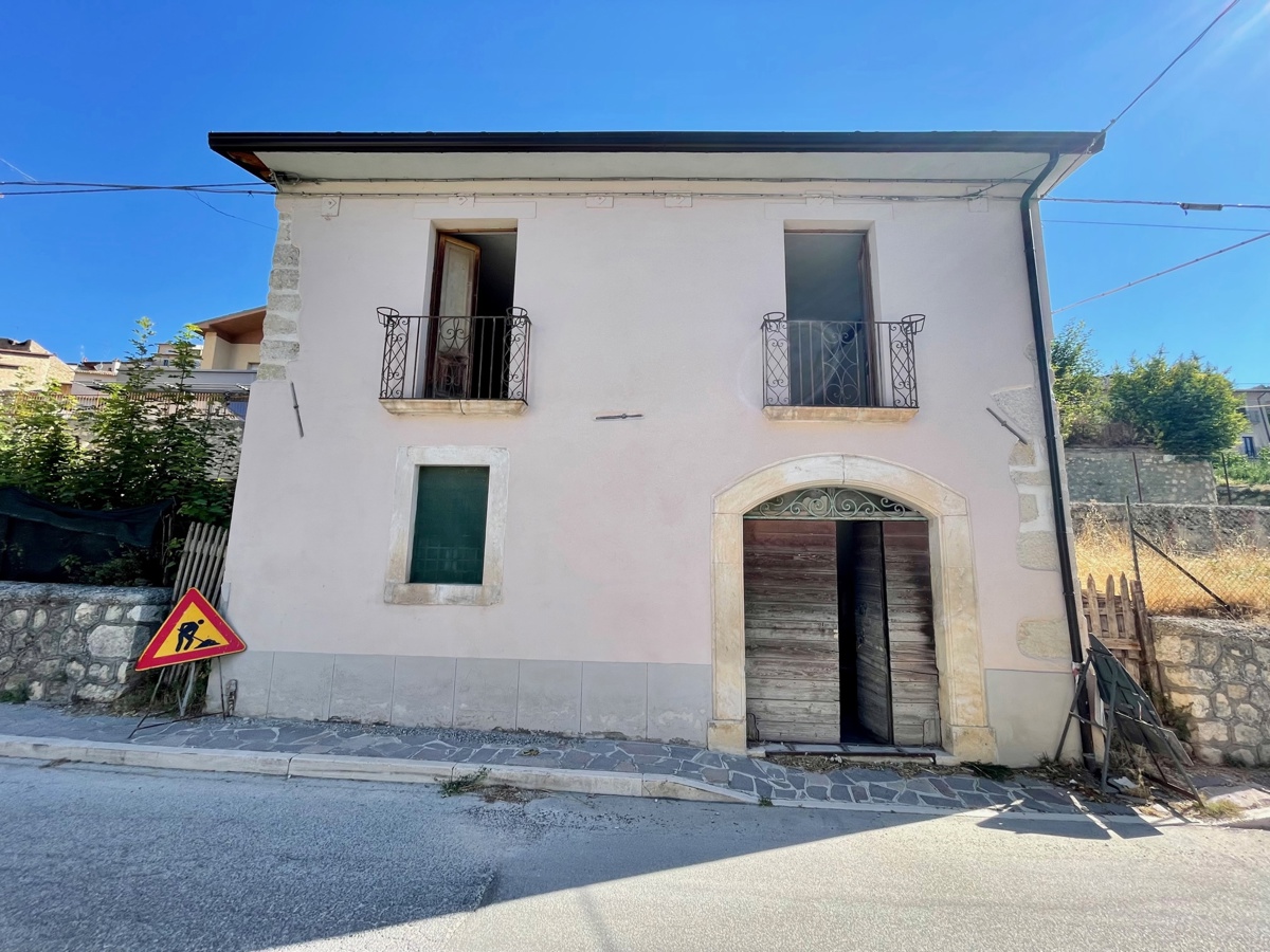 Foto 2 di 16 - Casa indipendente in vendita a Prata d'Ansidonia