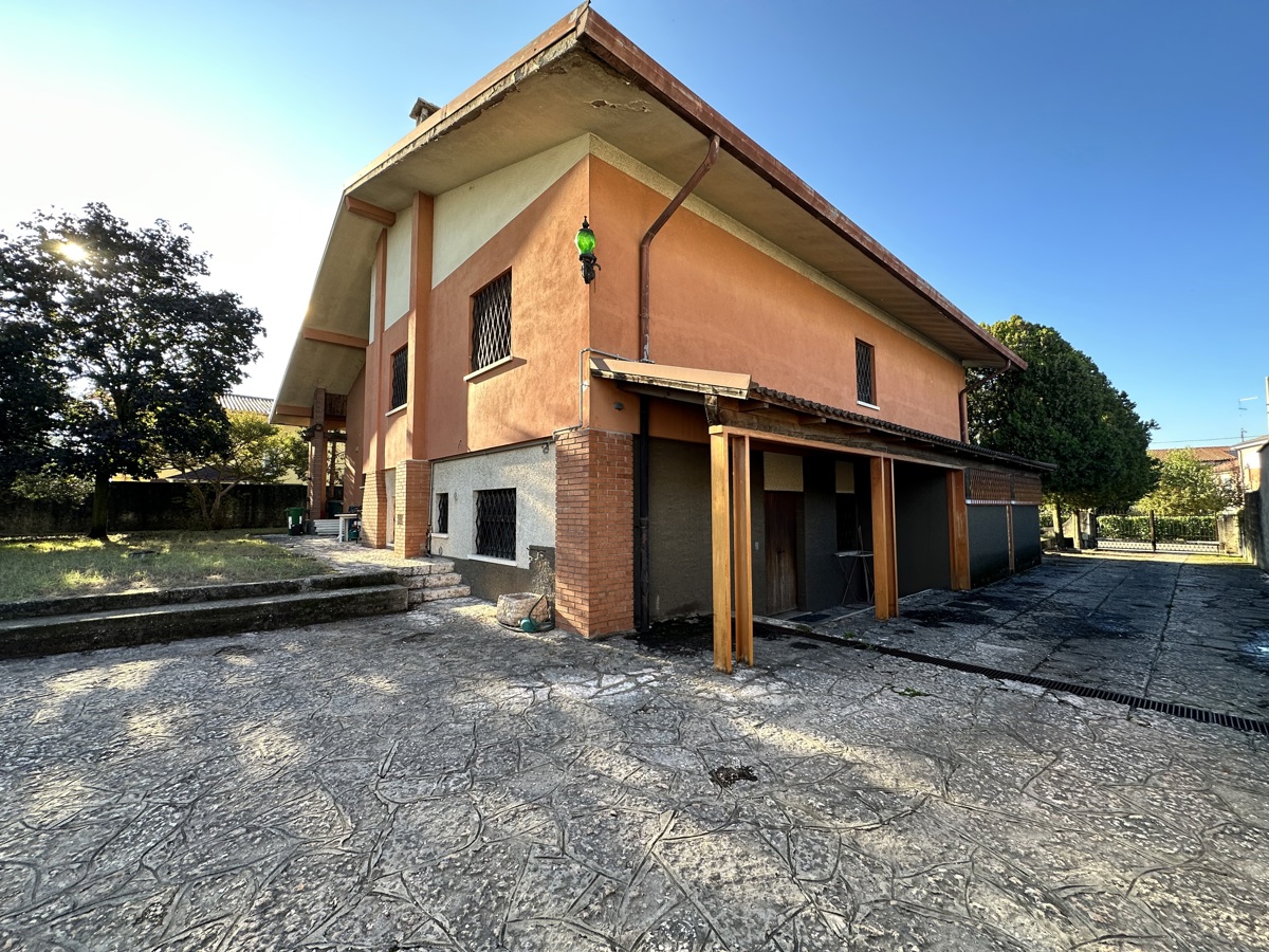 Foto 18 di 21 - Villa in vendita a Isola Rizza