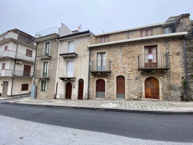 Foto 1 di 29 - Casa indipendente in vendita a Montalbano Elicona