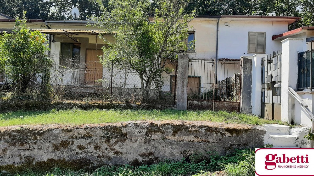 Foto 1 di 19 - Casa indipendente in vendita a Teano