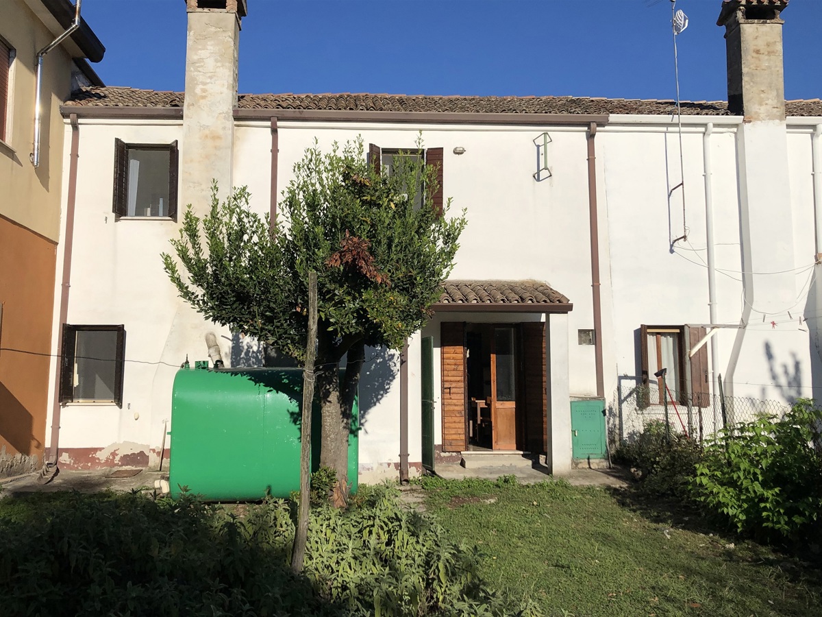 Foto 1 di 20 - Casa indipendente in vendita a Adria