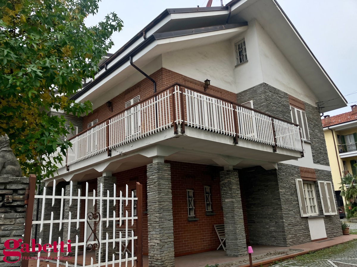 Casa indipendente in vendita a Bra (CN)