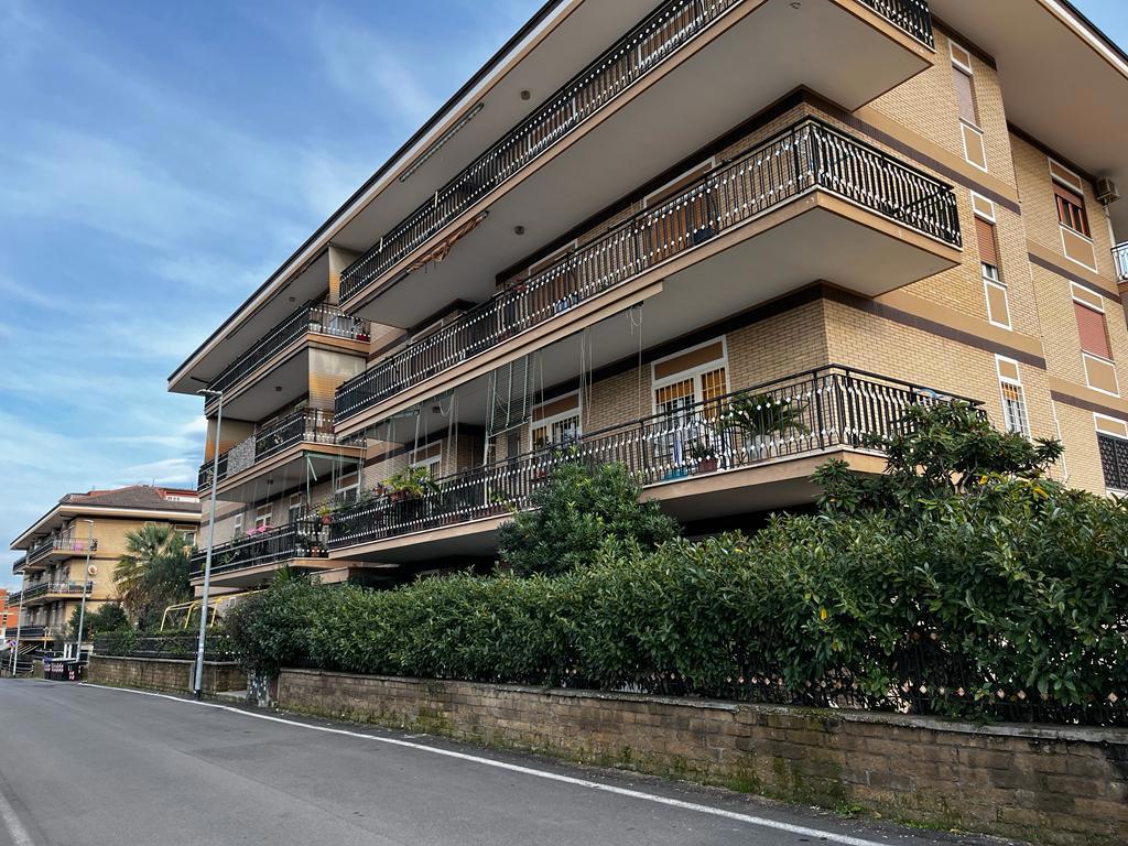 Foto 3 di 32 - Appartamento in vendita a Roma