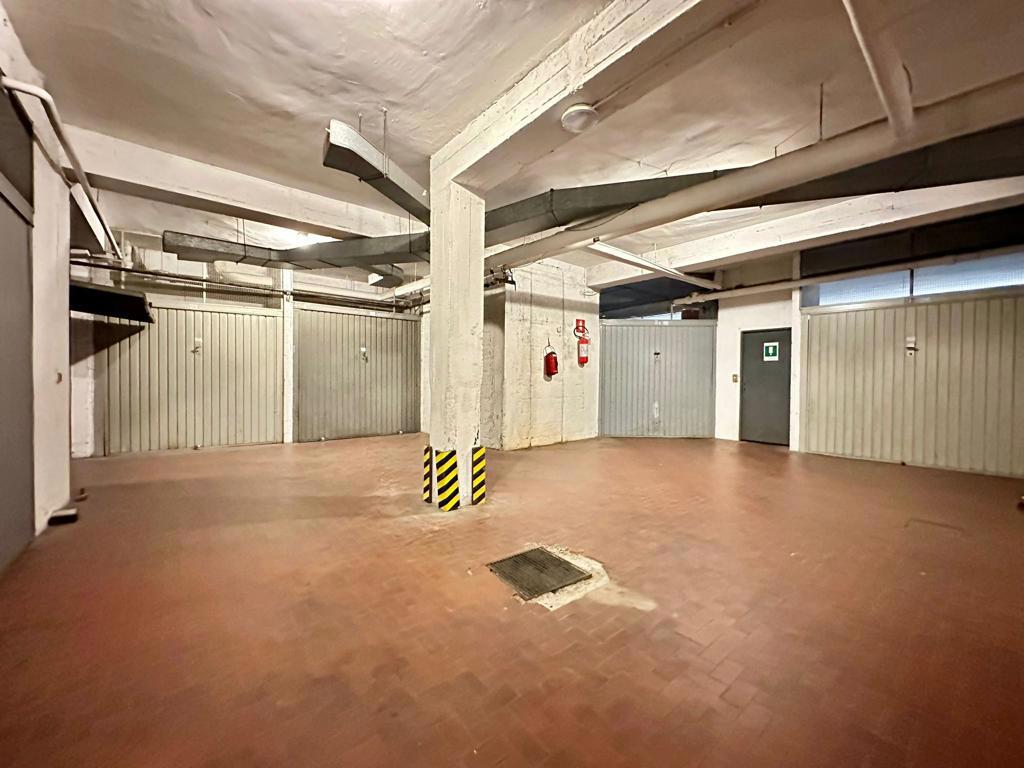 Foto 10 di 21 - Garage in vendita a Ciampino
