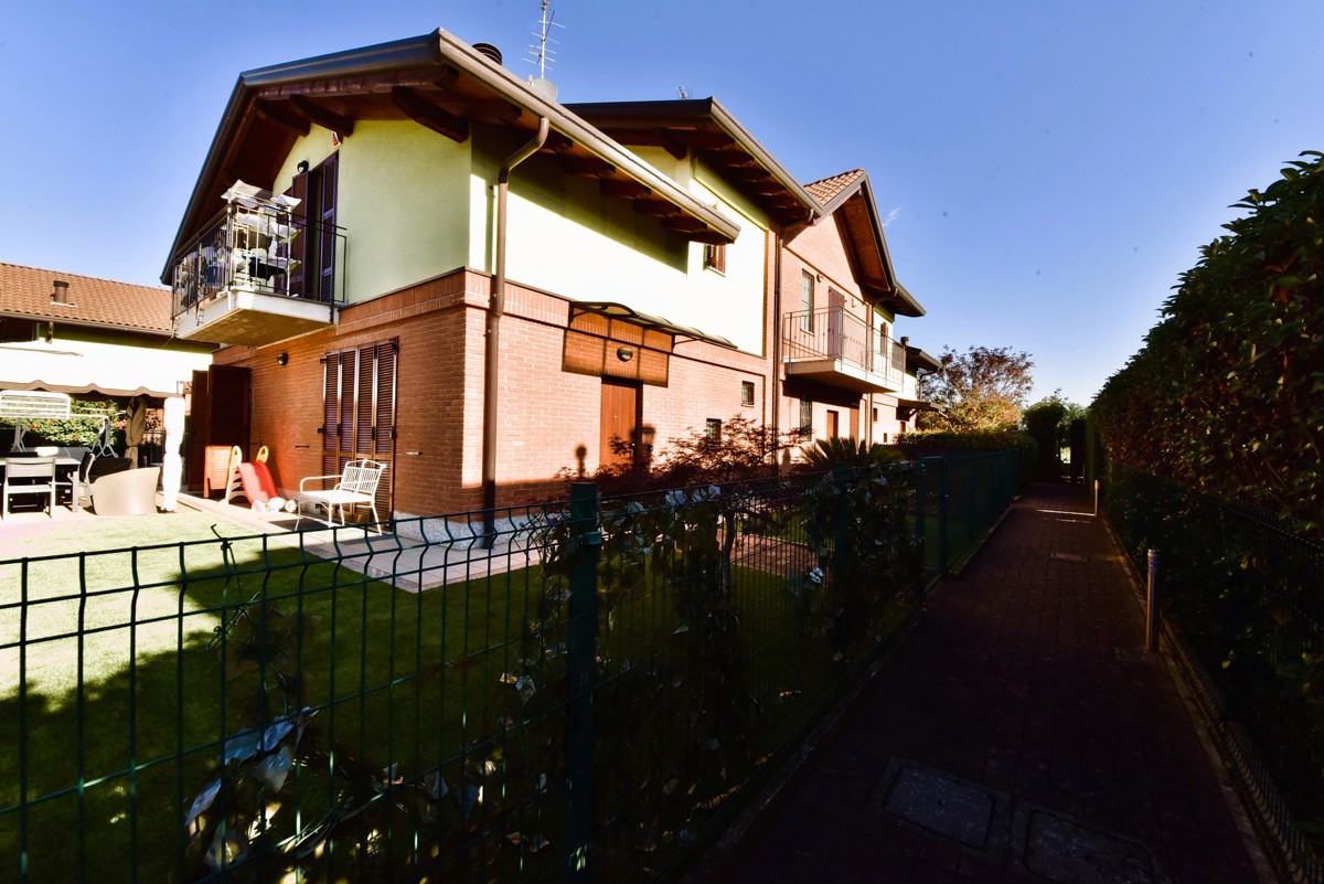 Foto 34 di 41 - Villa a schiera in vendita a Cislago