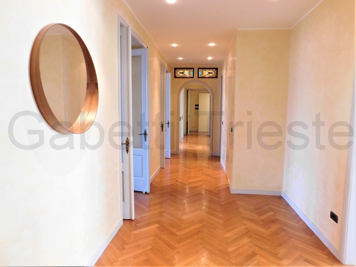 Foto 6 di 20 - Appartamento in vendita a Trieste