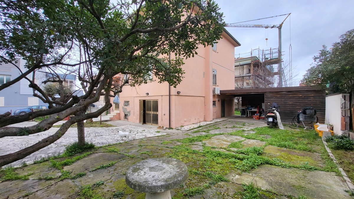 Foto 34 di 37 - Villa a schiera in vendita a Cecina