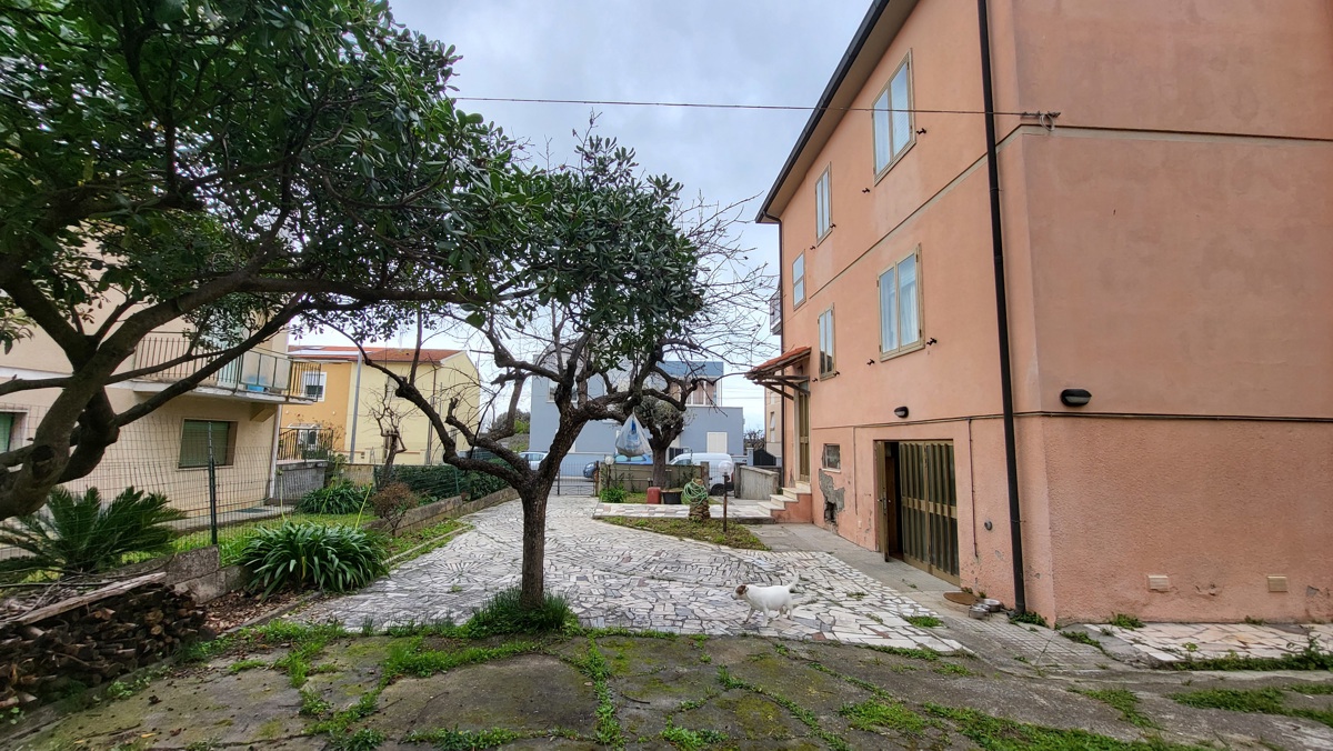 Foto 33 di 37 - Villa a schiera in vendita a Cecina