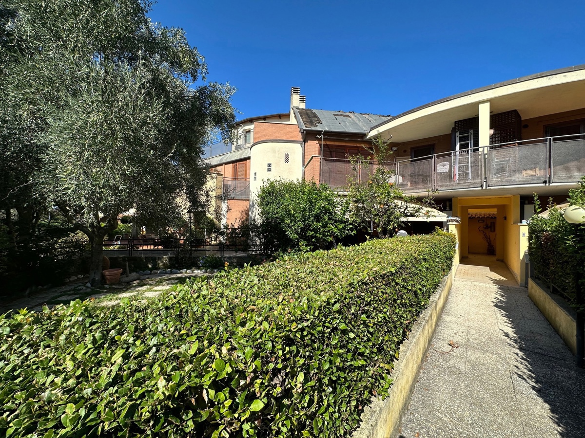 Foto 1 di 45 - Villa a schiera in vendita a Terni