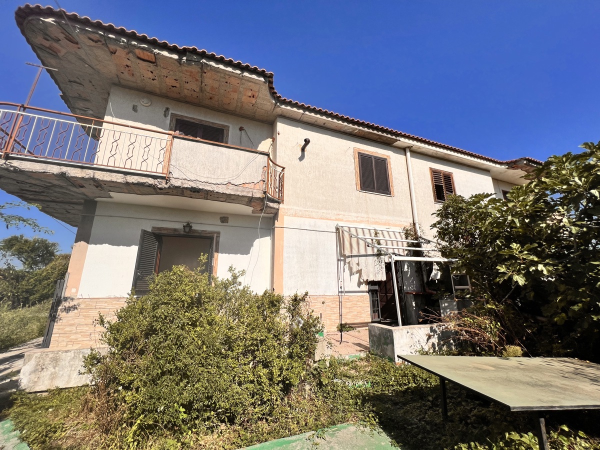 Foto 2 di 52 - Casa indipendente in vendita a Pontecagnano Faiano