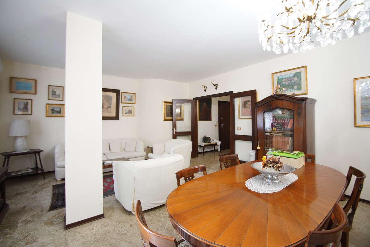 Foto 3 di 29 - Appartamento in vendita a Venezia