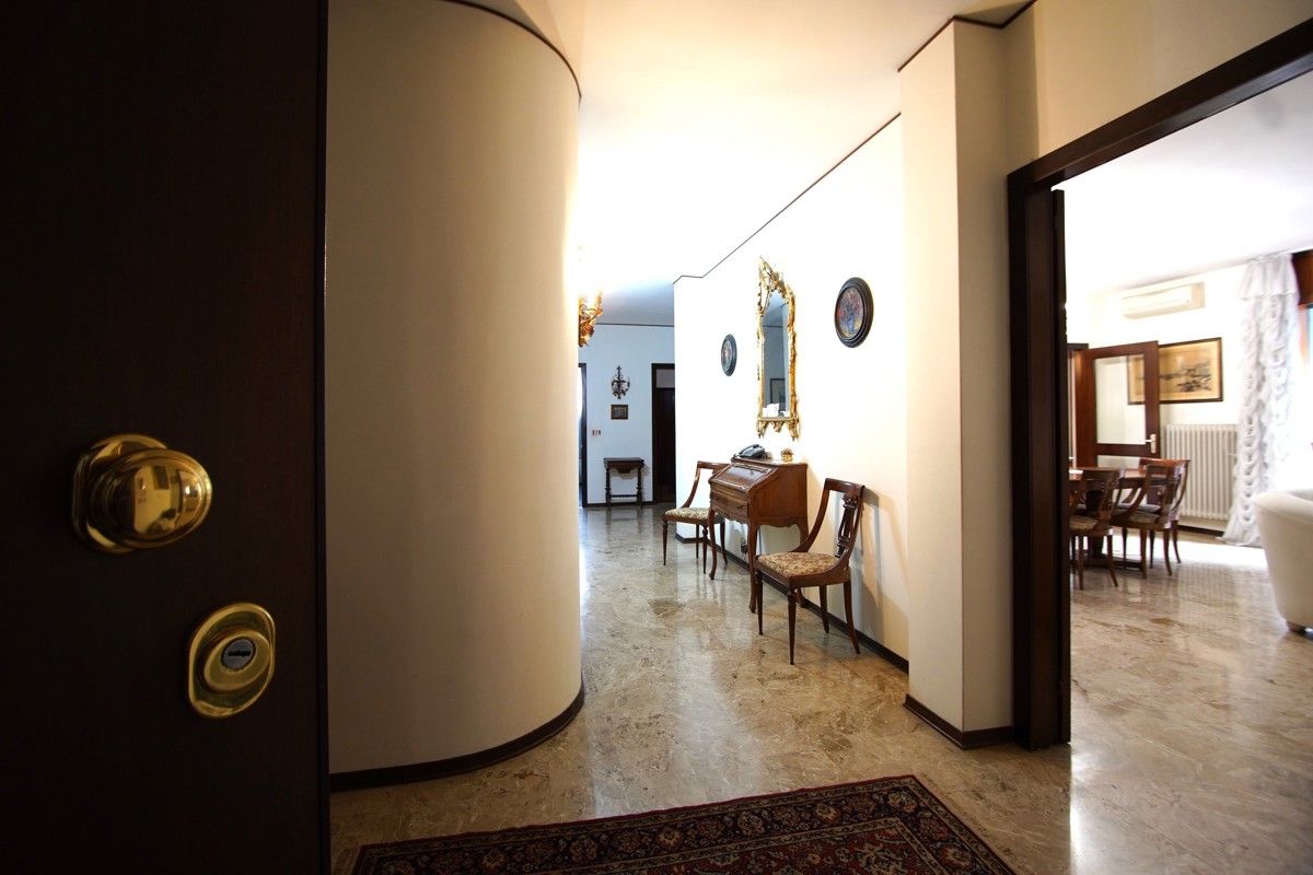 Foto 1 di 29 - Appartamento in vendita a Venezia