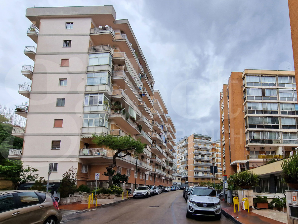 Foto 23 di 24 - Appartamento in vendita a Napoli