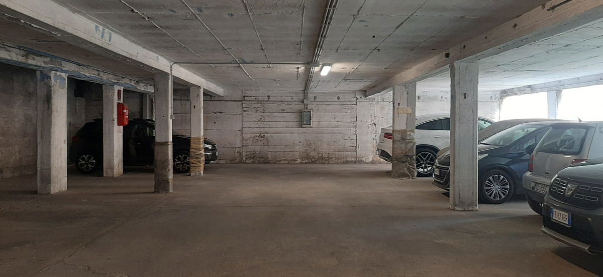 Foto 16 di 17 - Garage in vendita a Roma