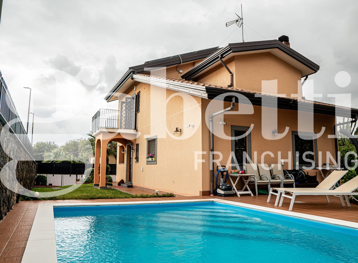 Foto 2 di 23 - Villa a schiera in vendita a Aci Bonaccorsi