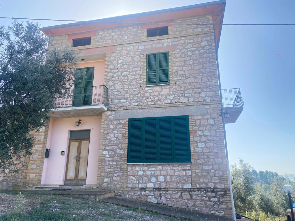 Foto 2 di 31 - Villa a schiera in vendita a Assisi