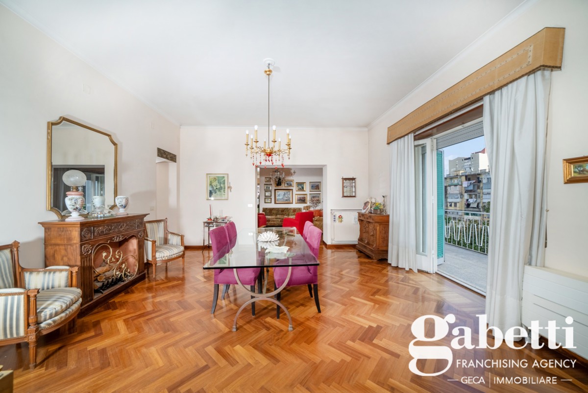 Foto 3 di 33 - Appartamento in vendita a Napoli