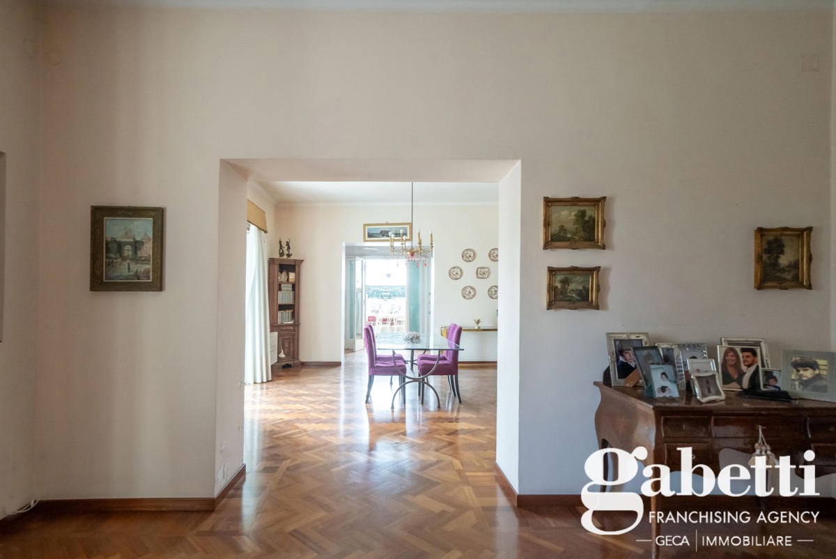 Foto 9 di 33 - Appartamento in vendita a Napoli