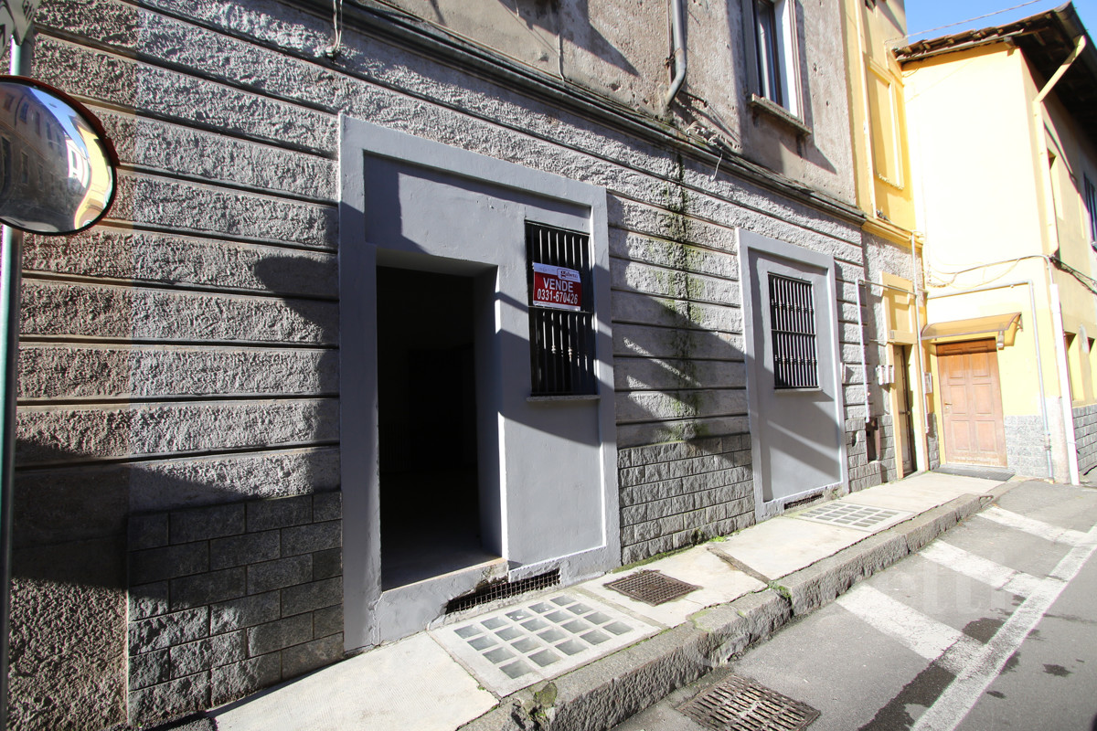 Foto 3 di 35 - Appartamento in vendita a Busto Arsizio