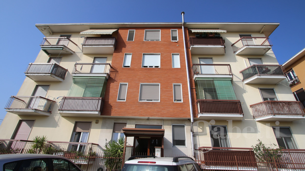 Foto 3 di 41 - Appartamento in vendita a Busto Arsizio