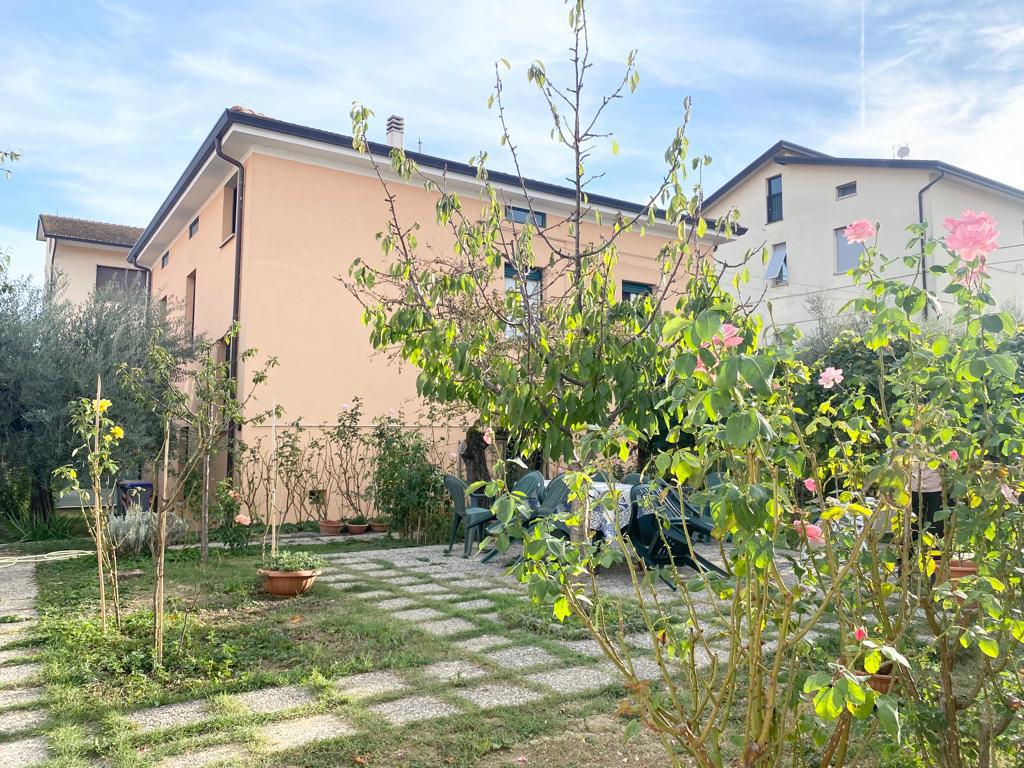 Foto 2 di 25 - Casa indipendente in vendita a Perugia