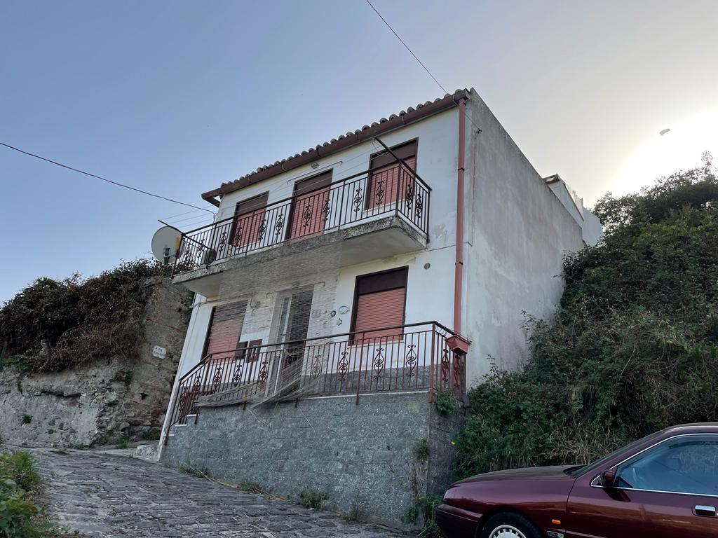 Foto 1 di 14 - Casa indipendente in vendita a Rometta