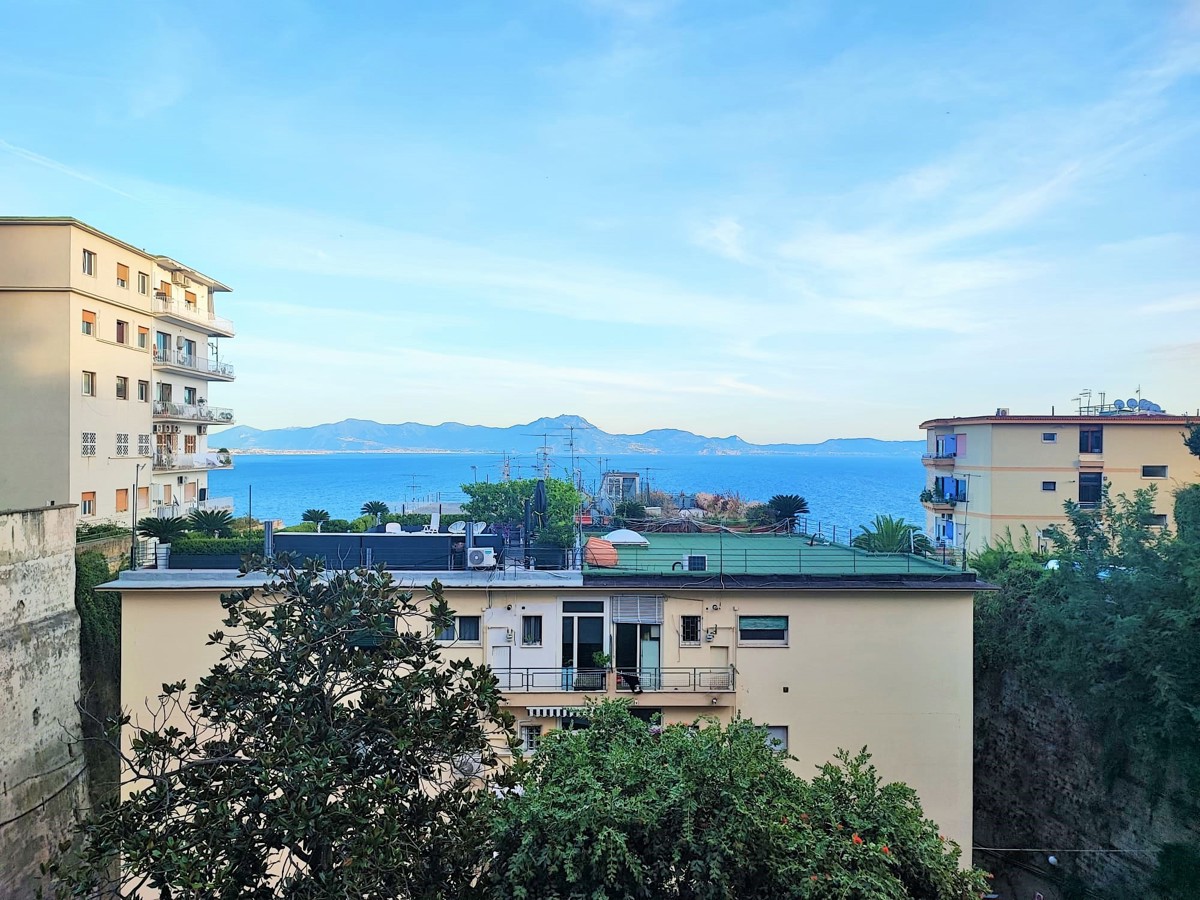 Foto 2 di 23 - Appartamento in vendita a Napoli