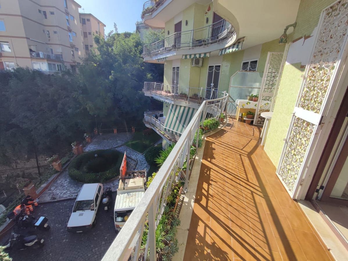 Foto 21 di 23 - Appartamento in vendita a Napoli