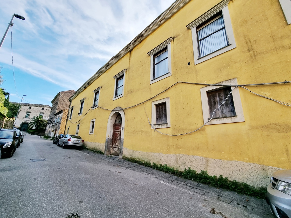 Palazzo in vendita a Caserta (CE)