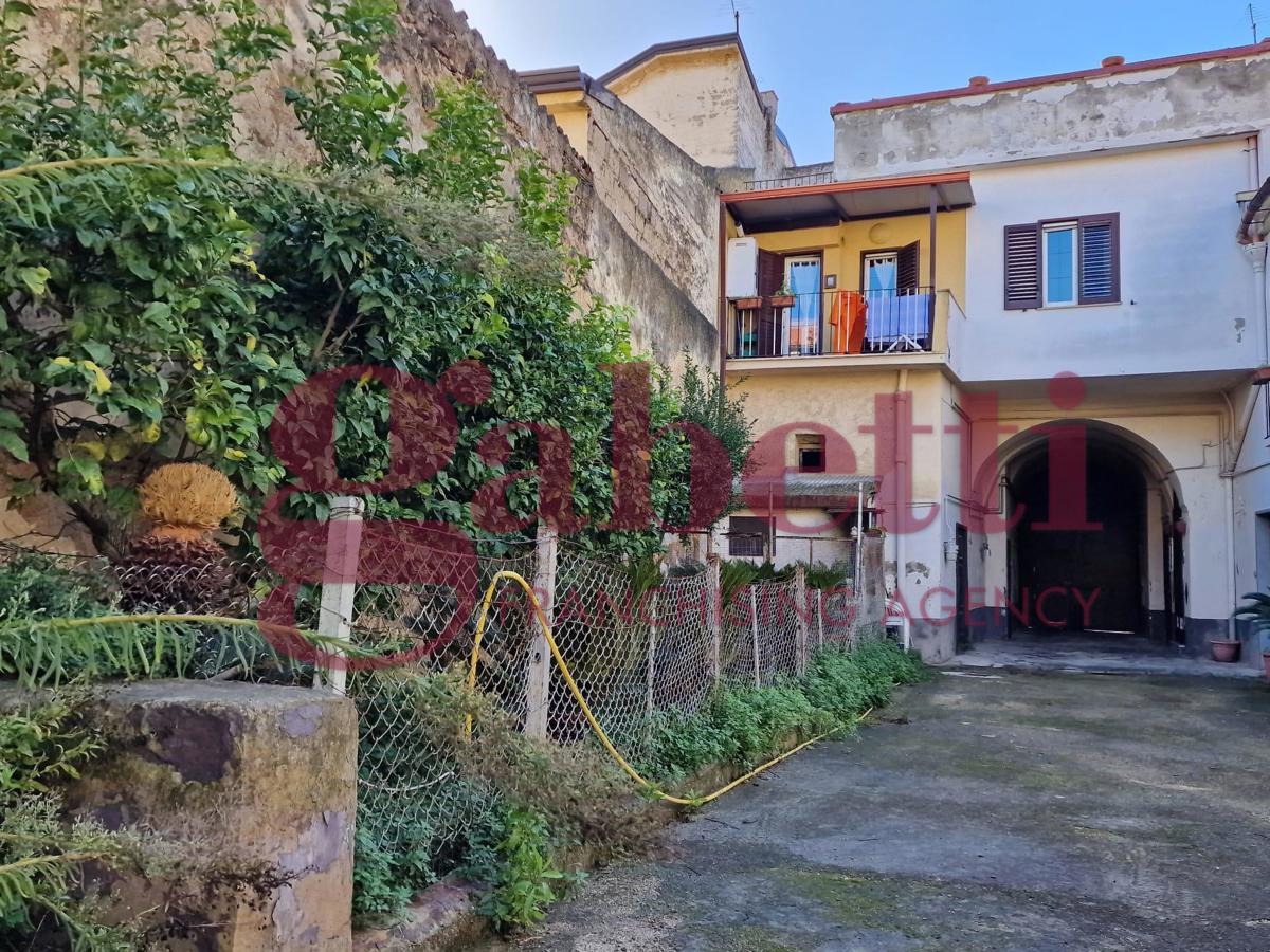 Palazzo in vendita a San Nicola La Strada (CE)