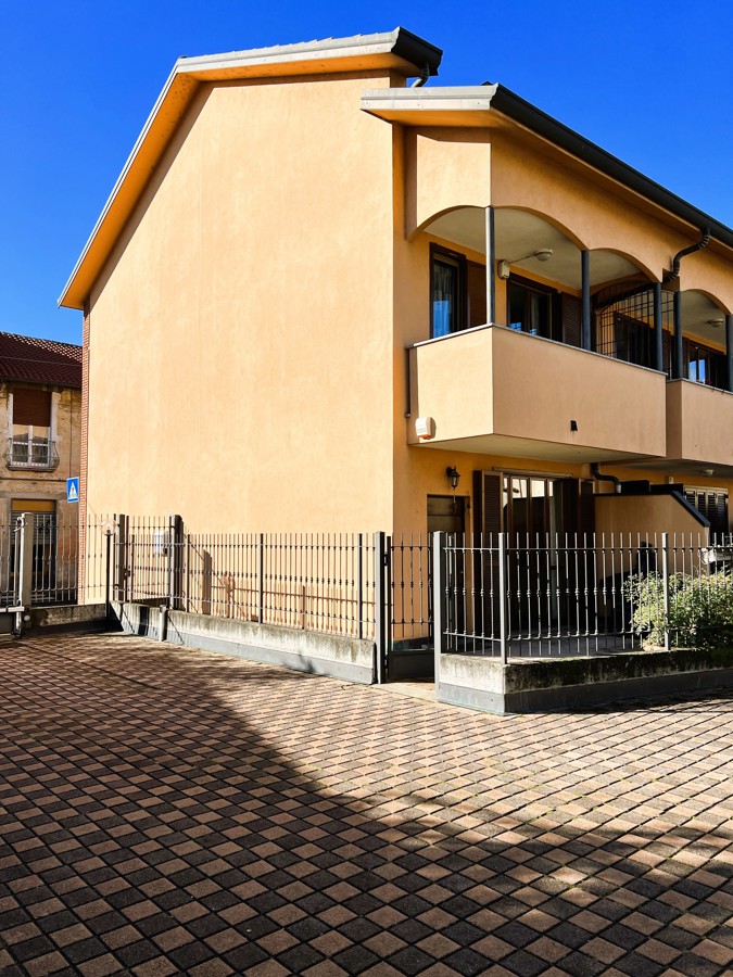 Foto 19 di 23 - Villa a schiera in vendita a Cislago