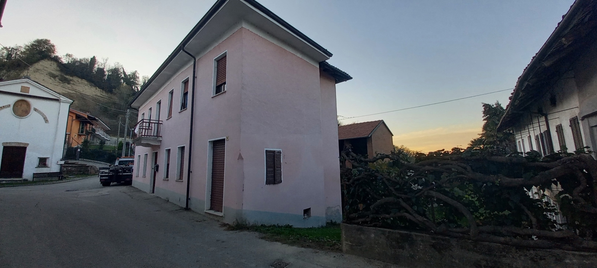 Casa indipendente in vendita a Vezza D'alba (CN)
