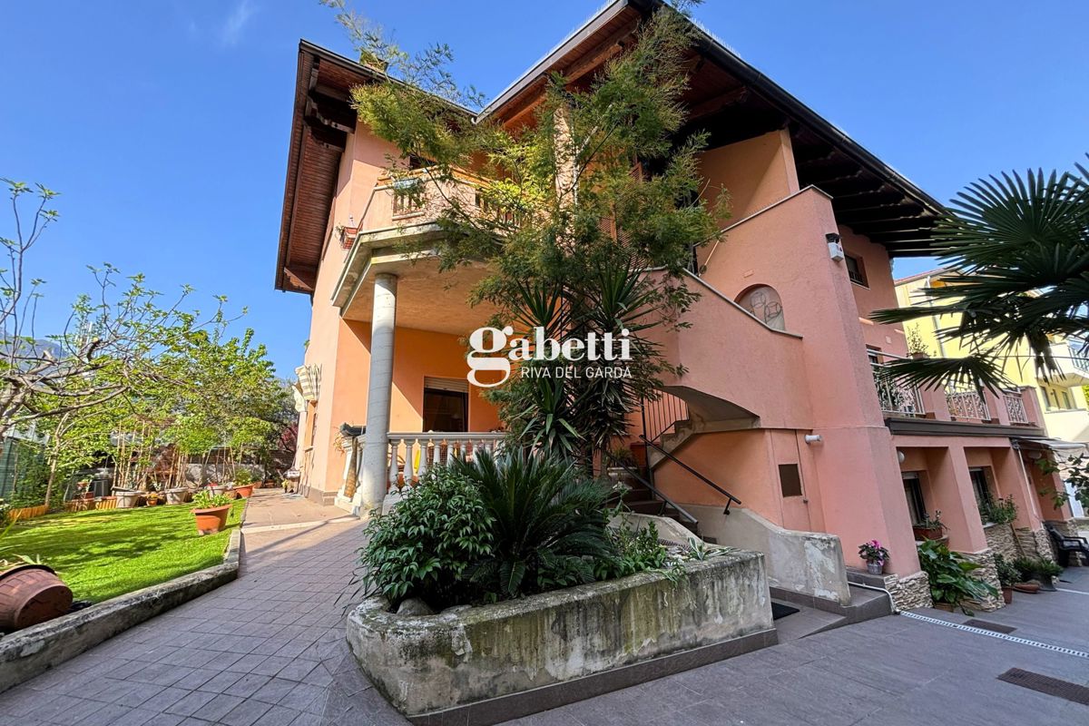 Foto 3 di 38 - Villa a schiera in vendita a Riva del Garda
