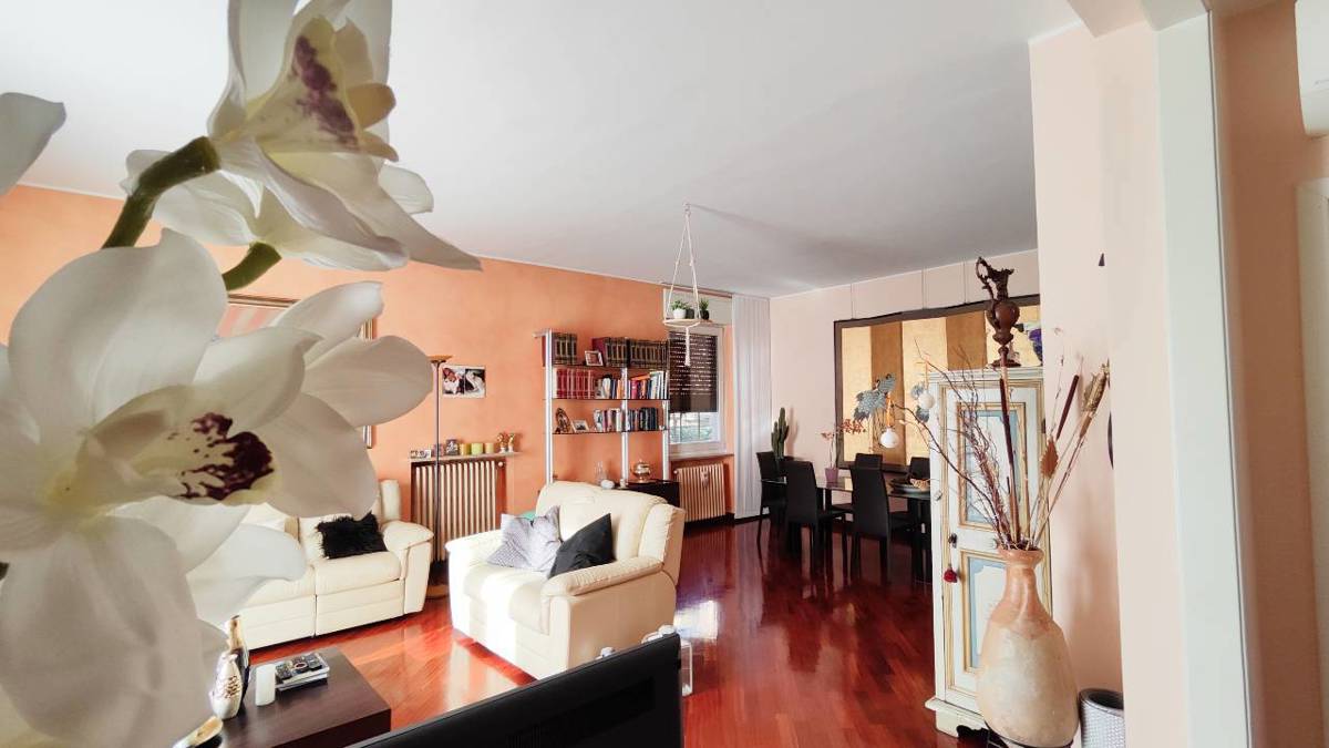 Foto 1 di 30 - Appartamento in vendita a Piacenza