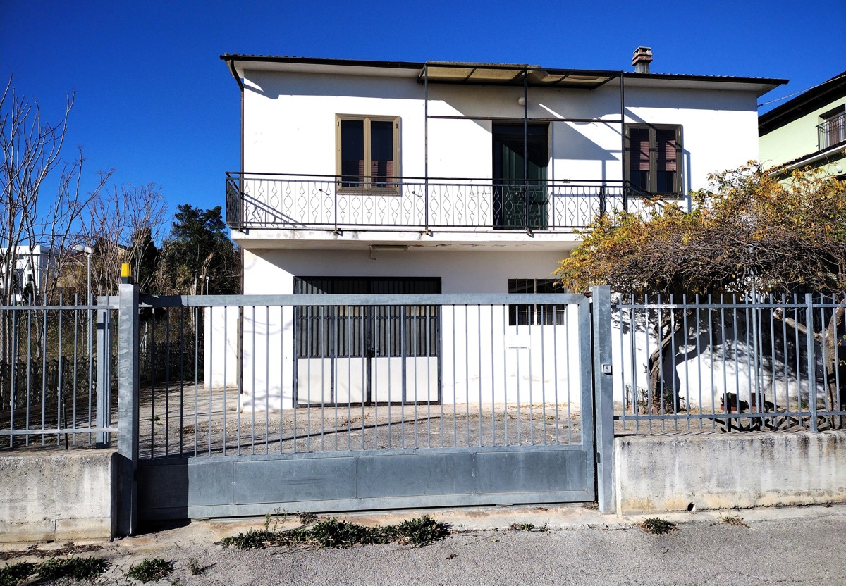 Foto 3 di 19 - Casa indipendente in vendita a Cepagatti