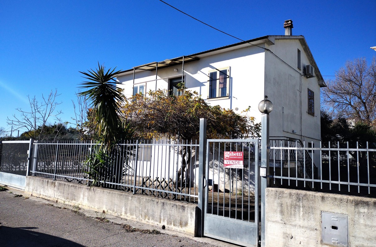Foto 2 di 19 - Casa indipendente in vendita a Cepagatti