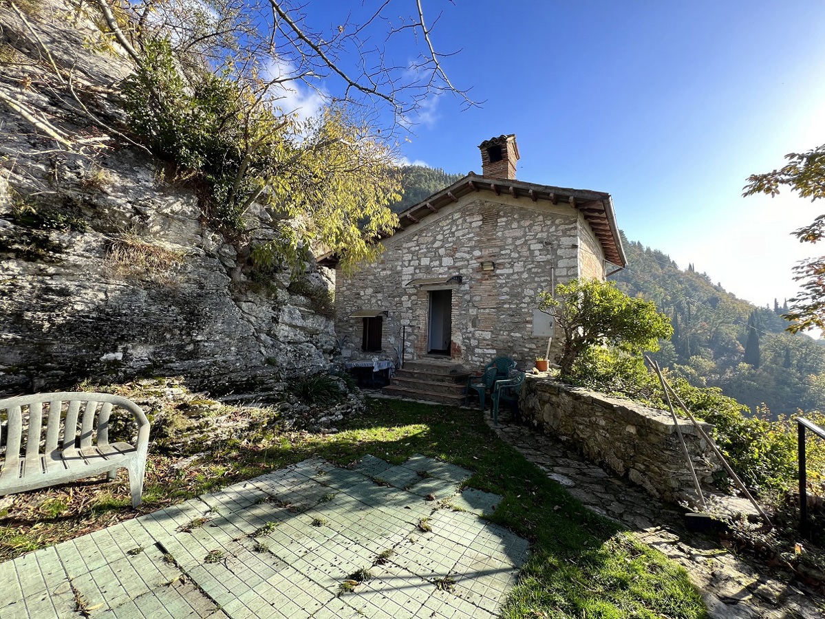 Foto 1 di 6 - Casa indipendente in vendita a Gubbio