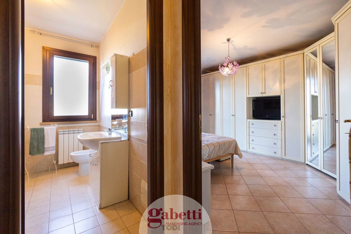 Foto 11 di 29 - Appartamento in vendita a Todi