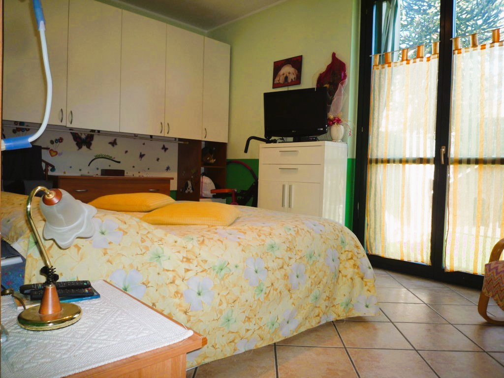 Foto 12 di 24 - Villa a schiera in vendita a Varano Borghi