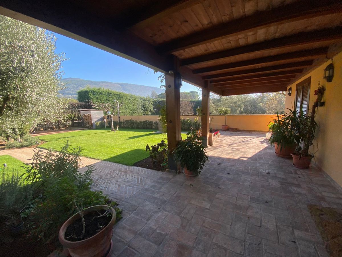 Foto 9 di 42 - Villa in vendita a Assisi