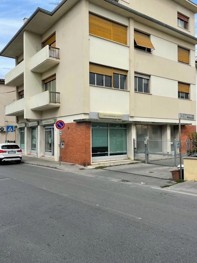 Foto 2 di 13 - Ufficio in vendita a Altopascio