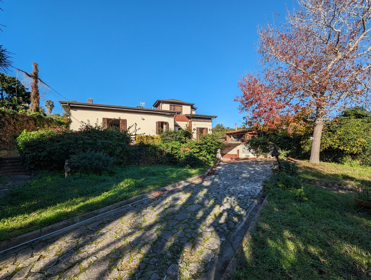 Foto 3 di 19 - Villa in vendita a Bacoli