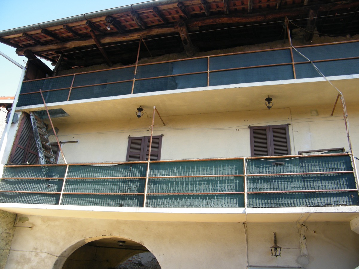 Foto 5 di 11 - Casa indipendente in vendita a Varallo Pombia