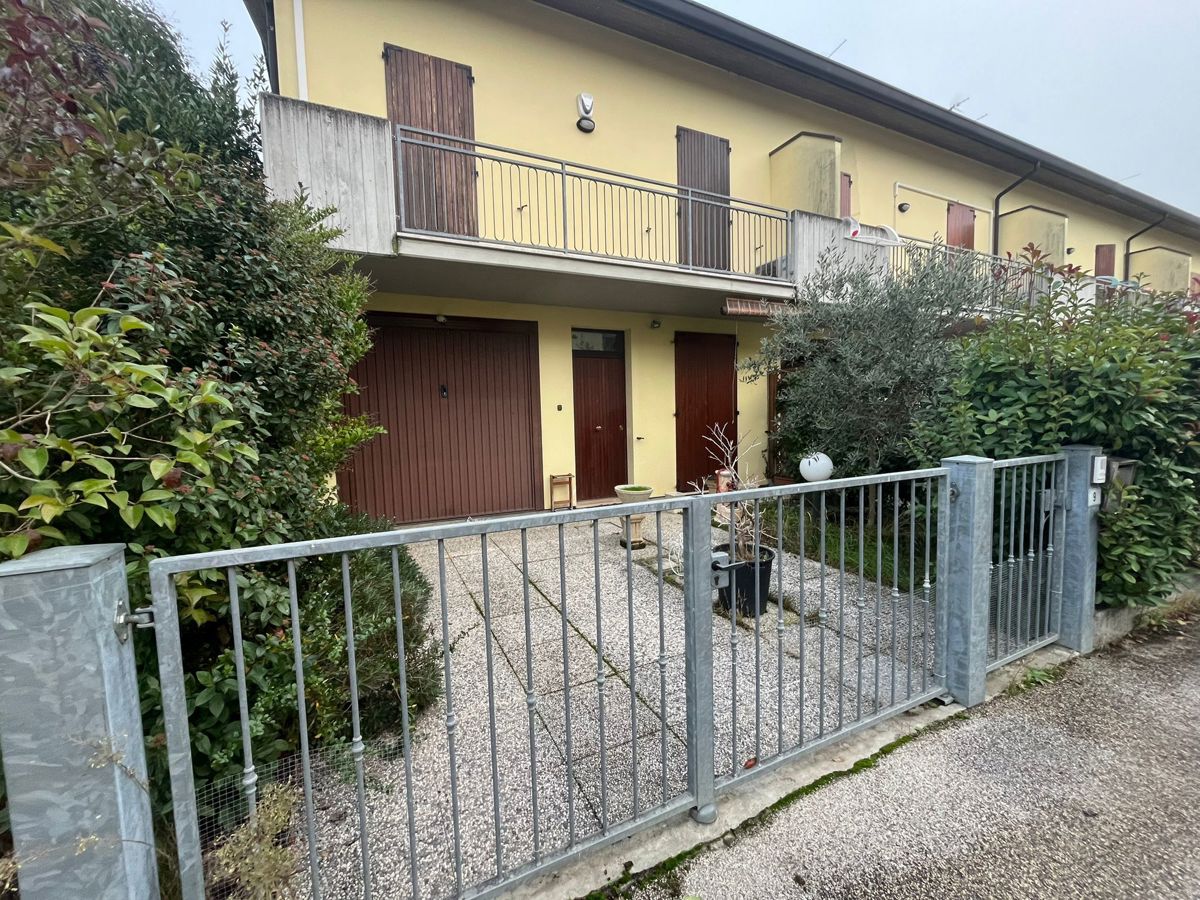 Foto 2 di 27 - Villa a schiera in vendita a Ravenna