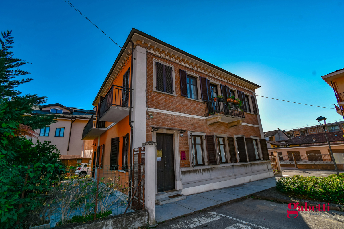 Foto 2 di 21 - Casa indipendente in vendita a Grinzane Cavour