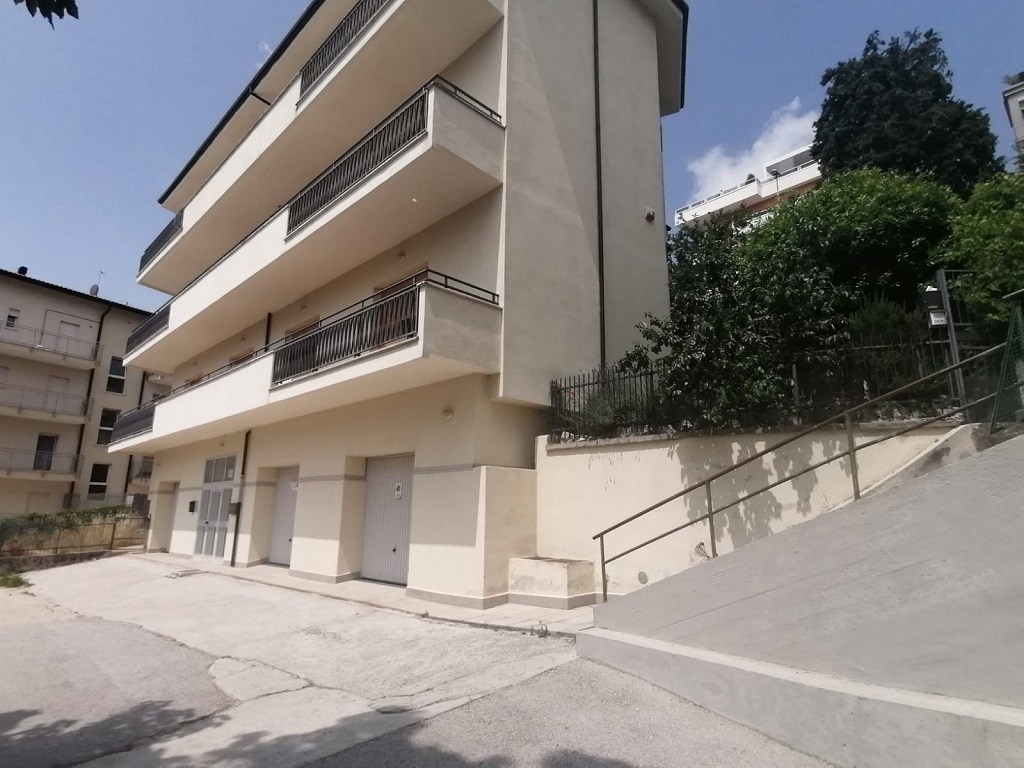 Foto 1 di 13 - Appartamento in vendita a L'Aquila