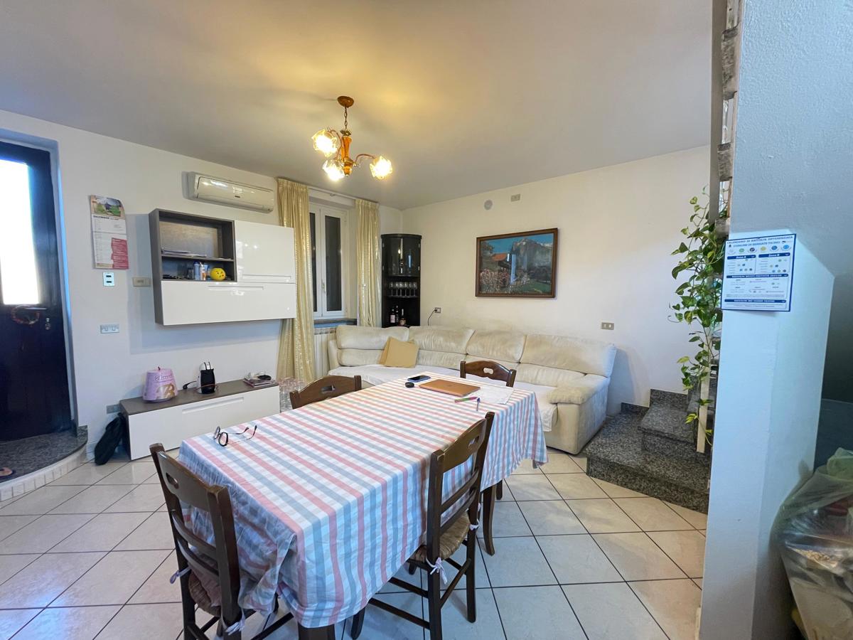 Foto 3 di 12 - Appartamento in vendita a Bernate Ticino