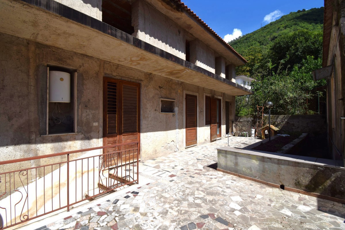 Foto 1 di 27 - Casa indipendente in vendita a Castel San Giorgio