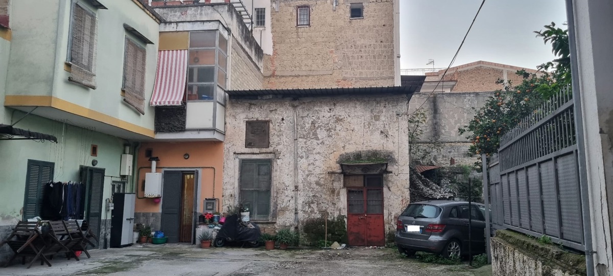 Foto 3 di 3 - Palazzo o stabile in vendita a Pomigliano d'Arco